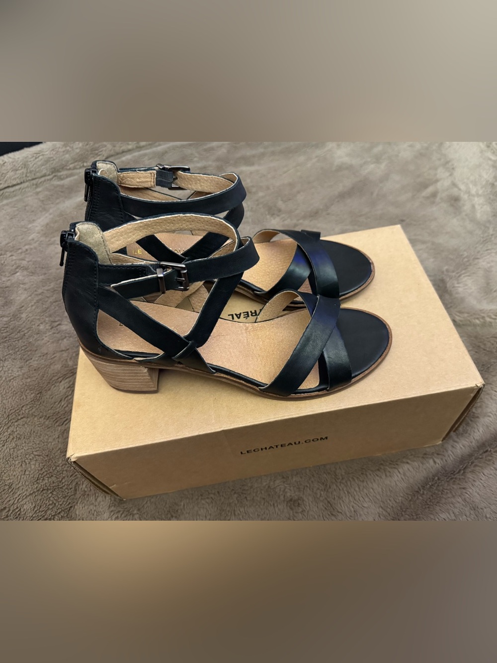 le chateau brand new leather Black crisscross ankle strap wood Block Heel Sandal